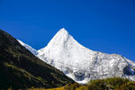 巍峨雪山美景
