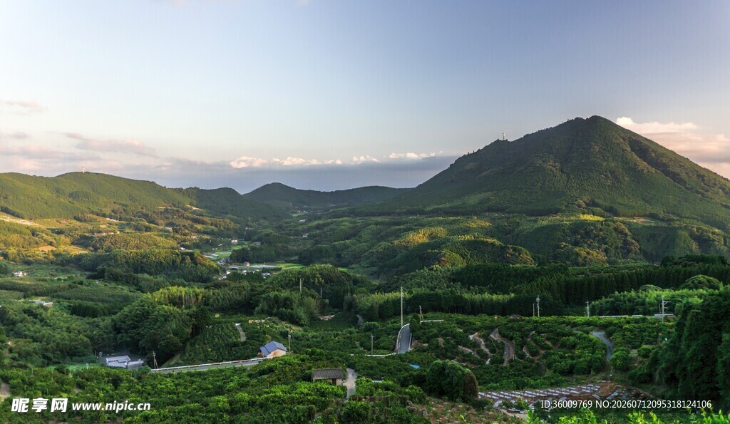 山间绿野风光