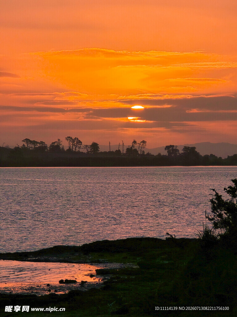 海滨日落美景