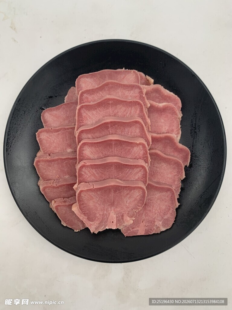 香卤猪舌口条盘中鲜嫩猪肉切片