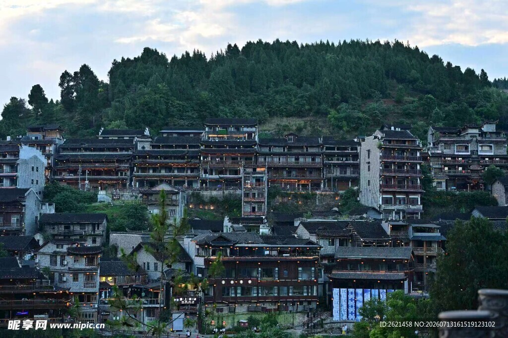 苗寨依山而建的独特景观