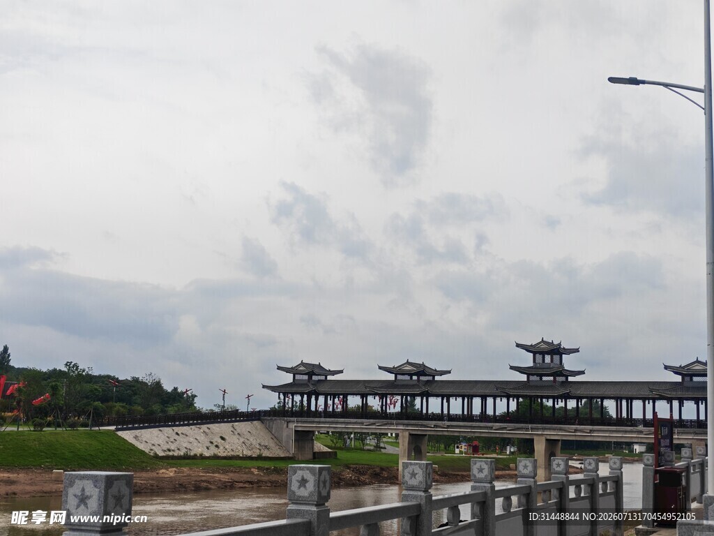 中式建筑风格的户外场景