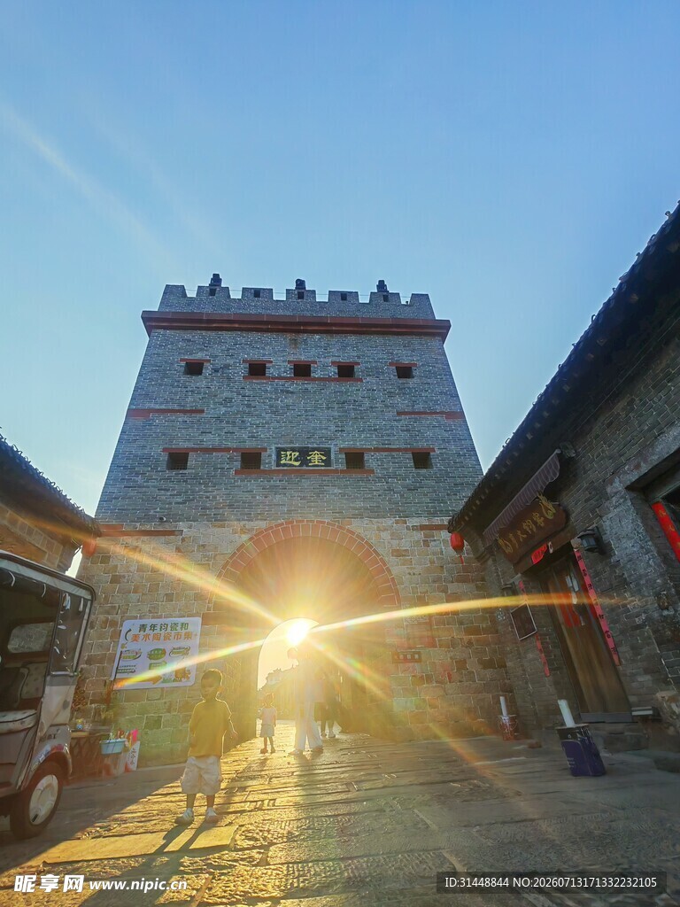 古城门日出美景