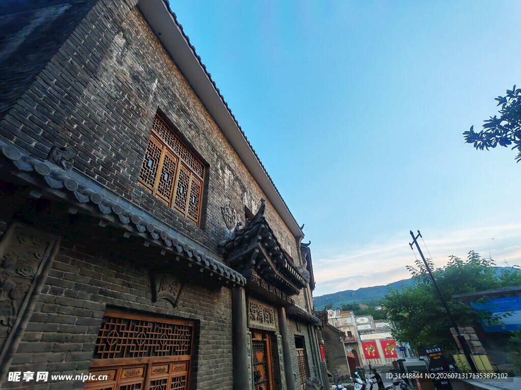 古旧中式建筑外观