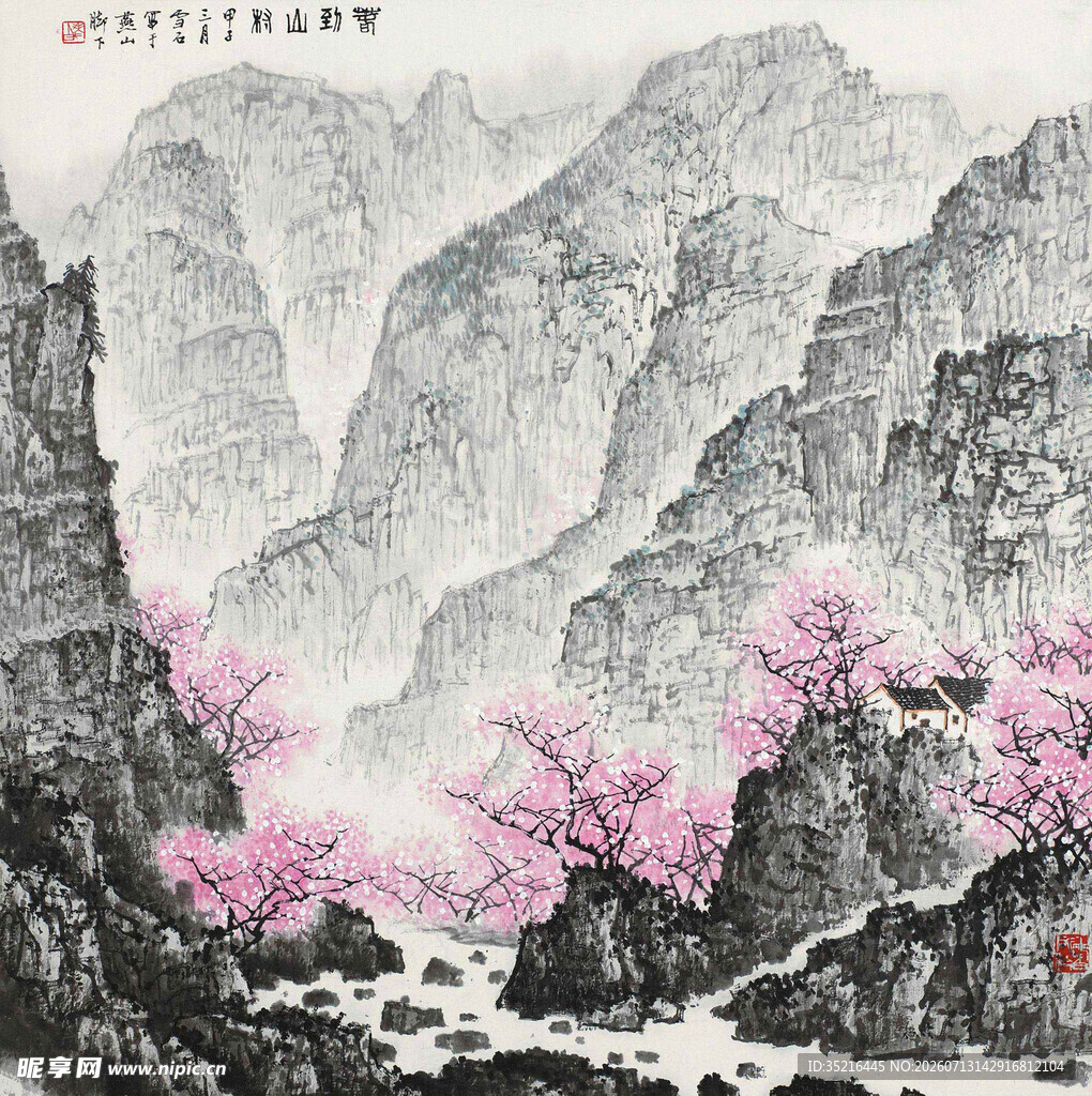 水墨山水间的烂漫桃花