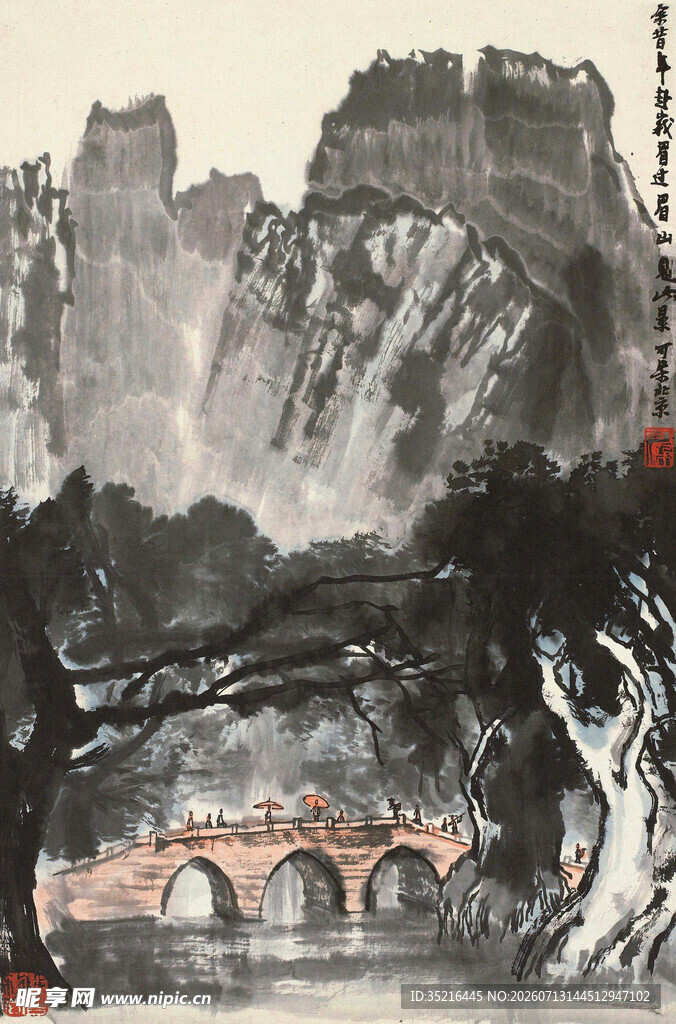水墨山水间的古桥景致
