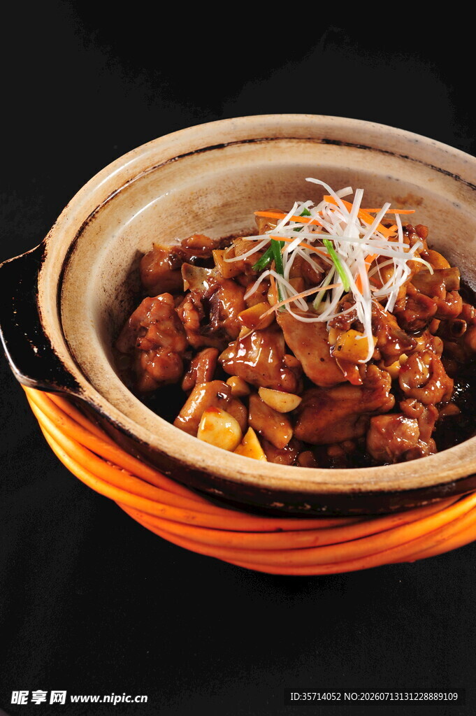 美味瓦罐炖肉