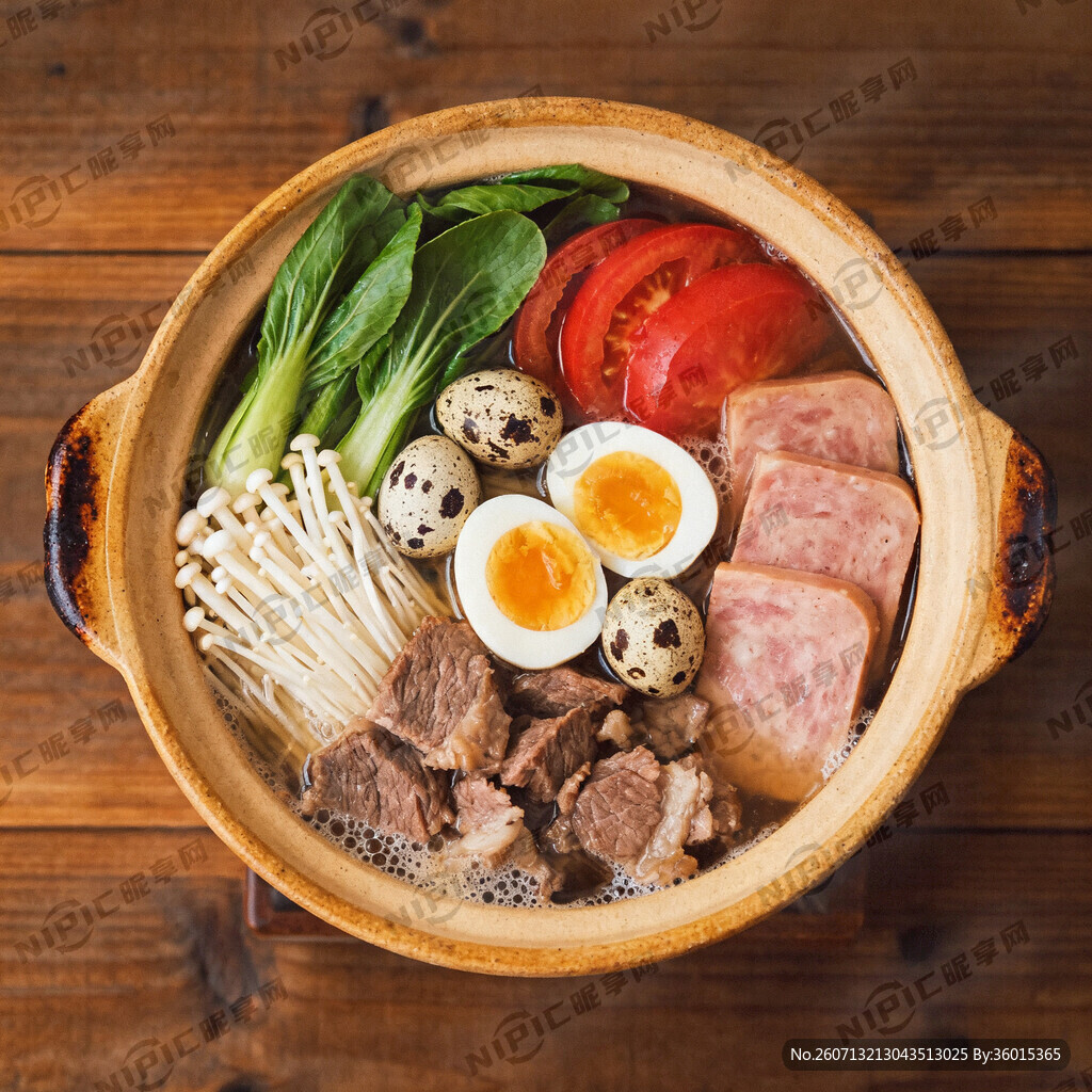 土黄色砂锅 油麦菜 金针菇