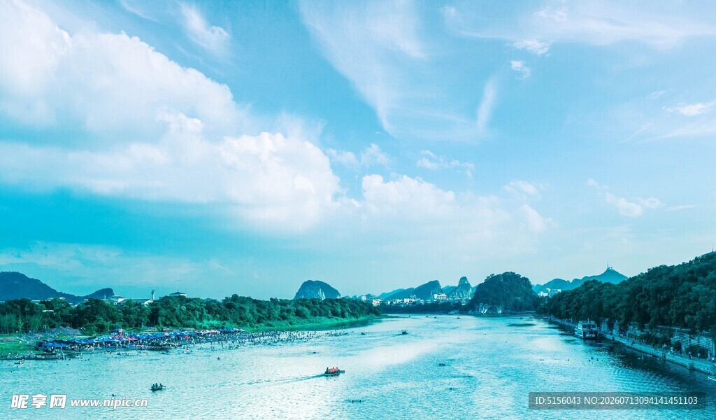 宁静河畔风光