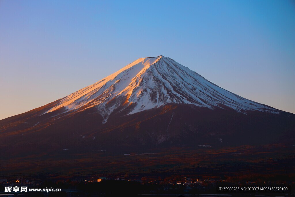 富士山壮丽雪景