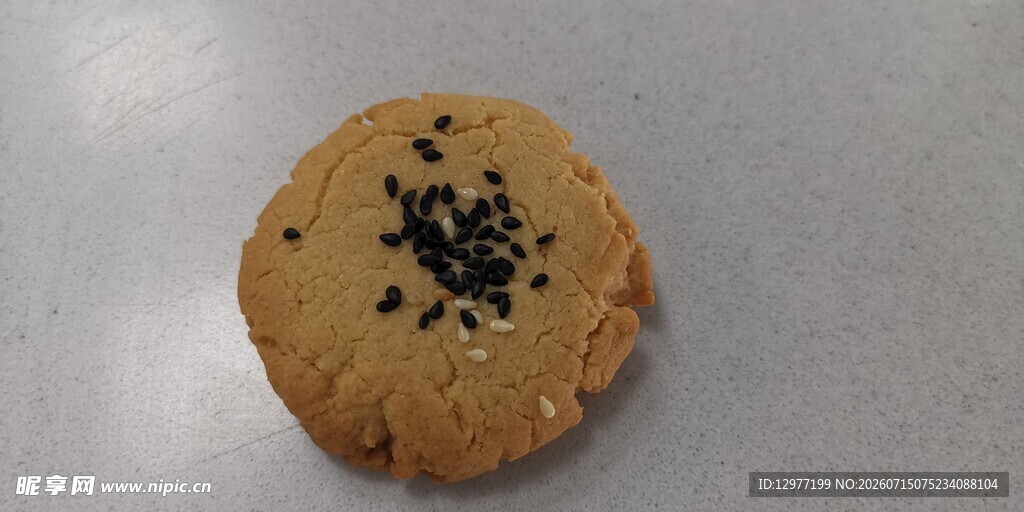 撒黑芝麻的美味小饼干