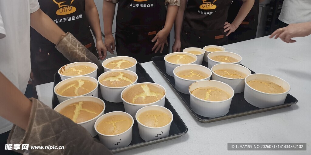 烘焙展示的美味纸杯蛋糕