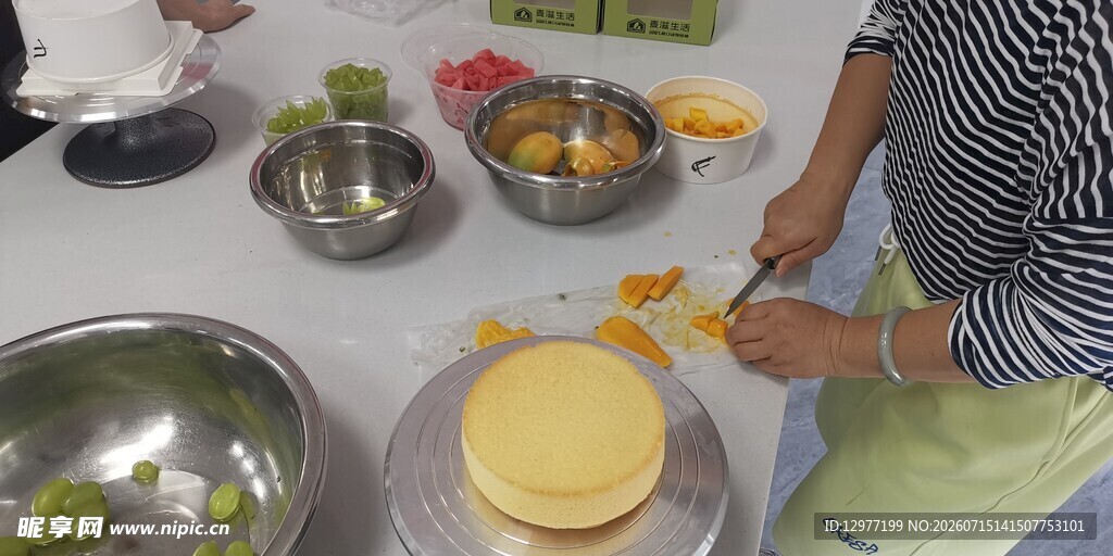 制作美味蛋糕的精彩瞬间