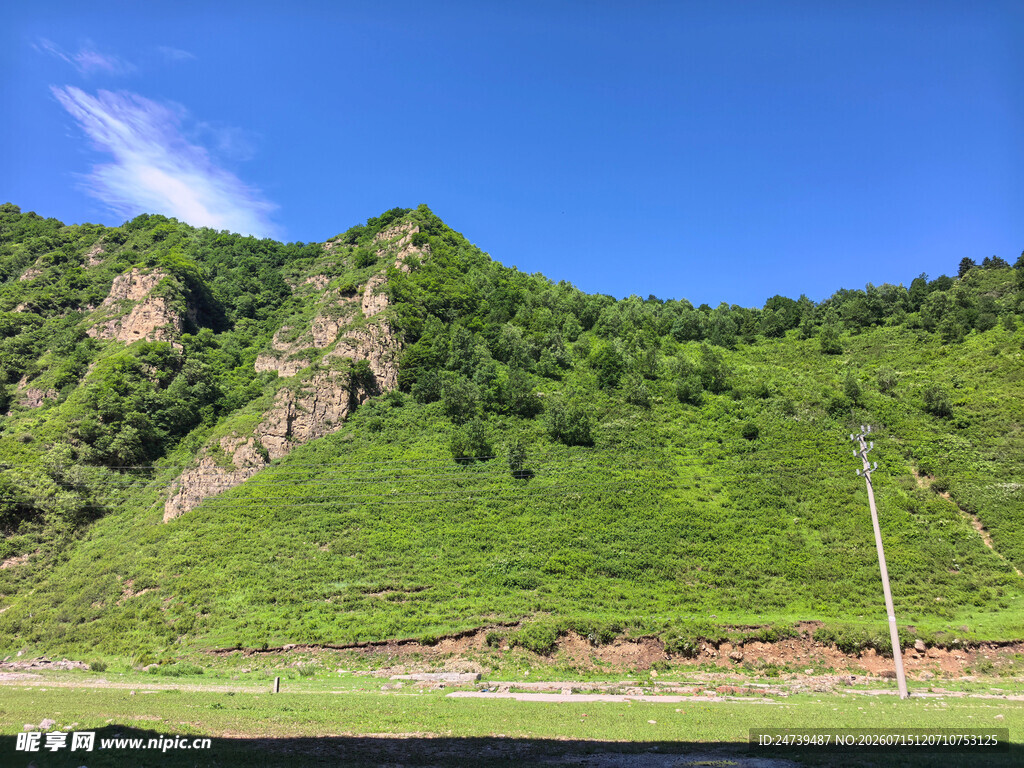 青山蓝天美景