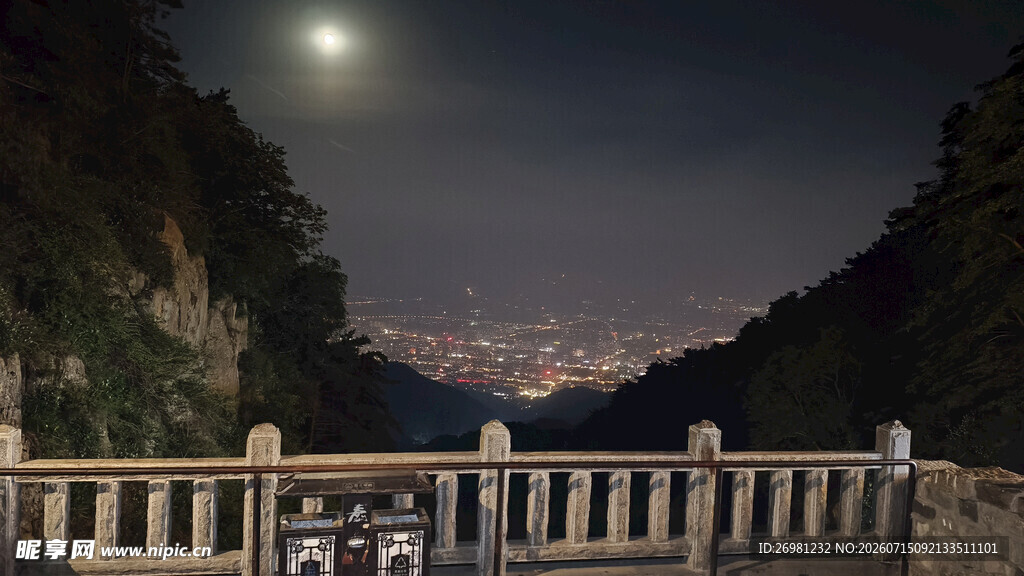 泰山夜景