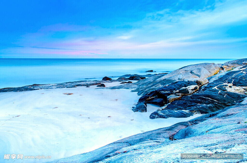 冬日海边雪景风光