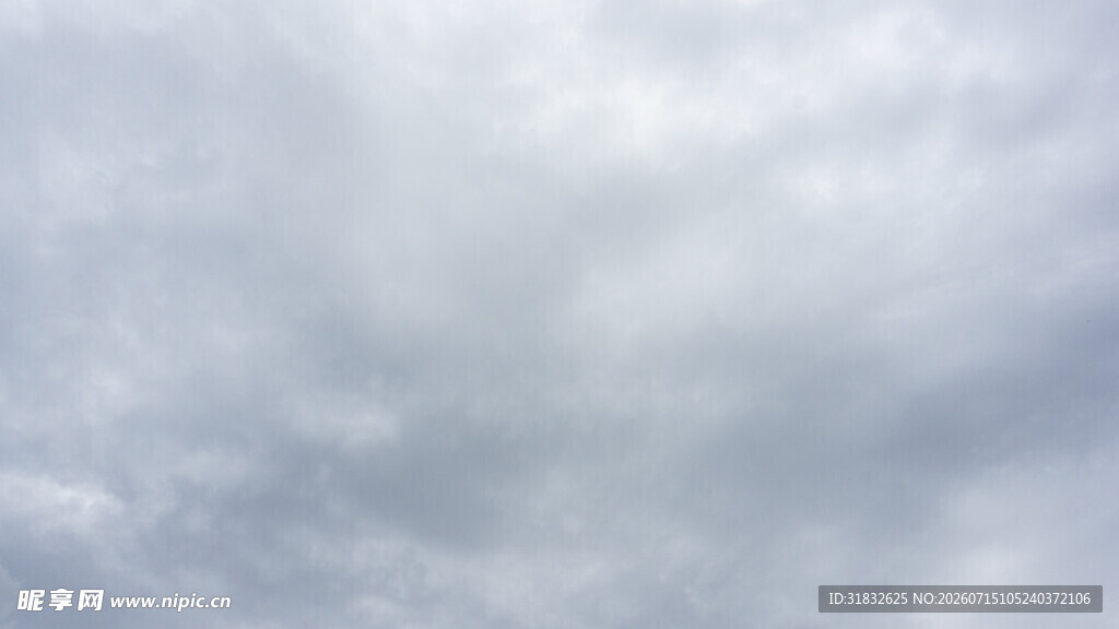天空中的层叠云朵