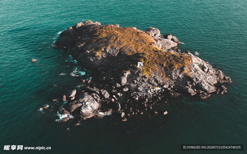 海中孤岩