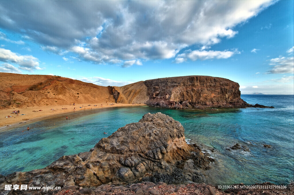 美丽海岸风光湛蓝海水