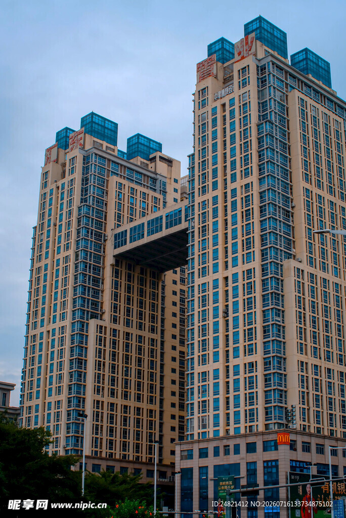 独特造型的高层连体建筑