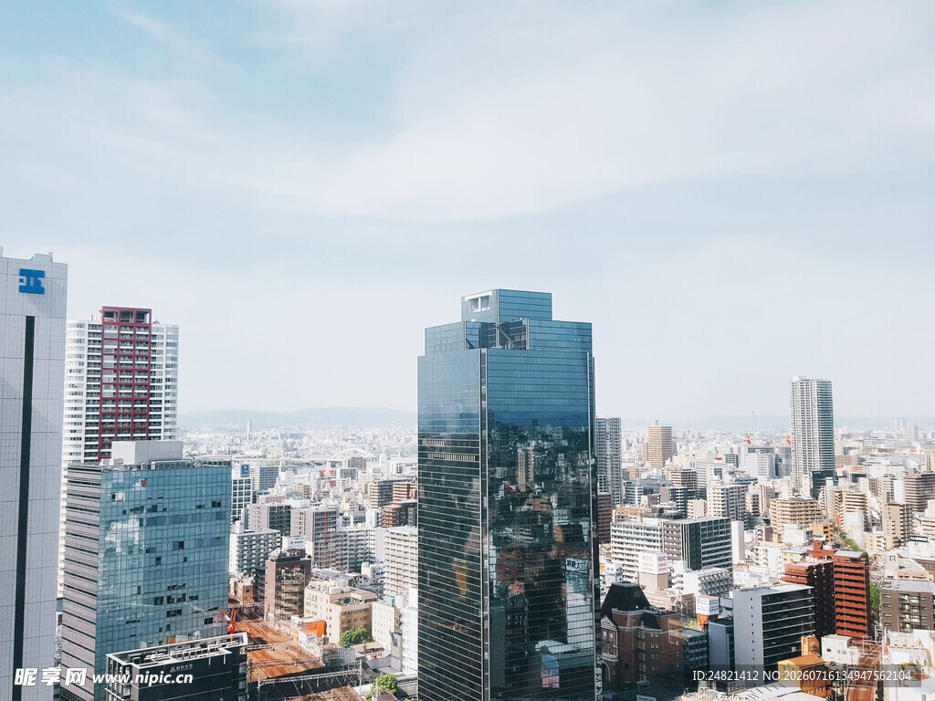 俯瞰繁华都市建筑群