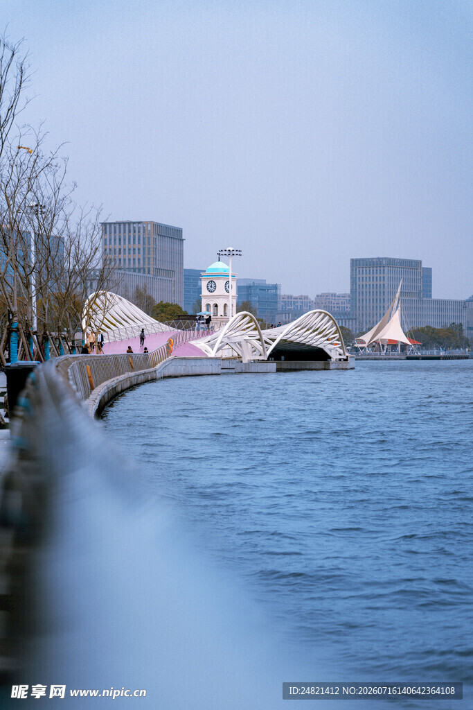 河畔风景