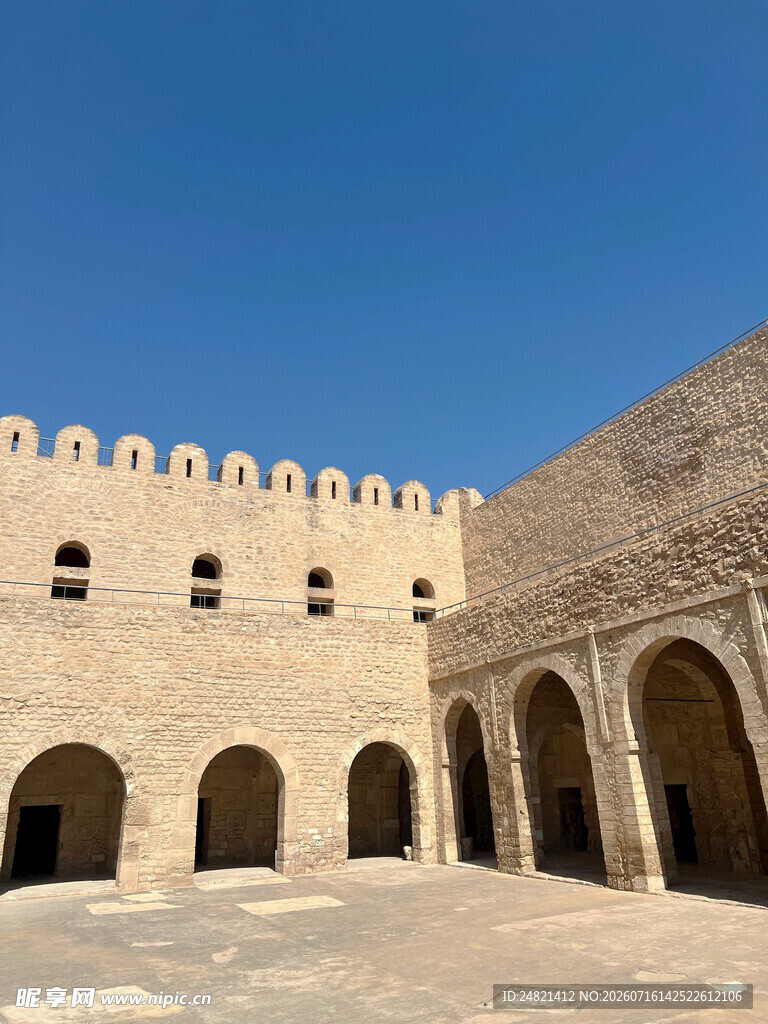 古老城堡庭院建筑景观