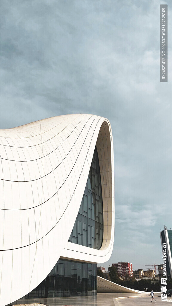 现代流线型建筑外观