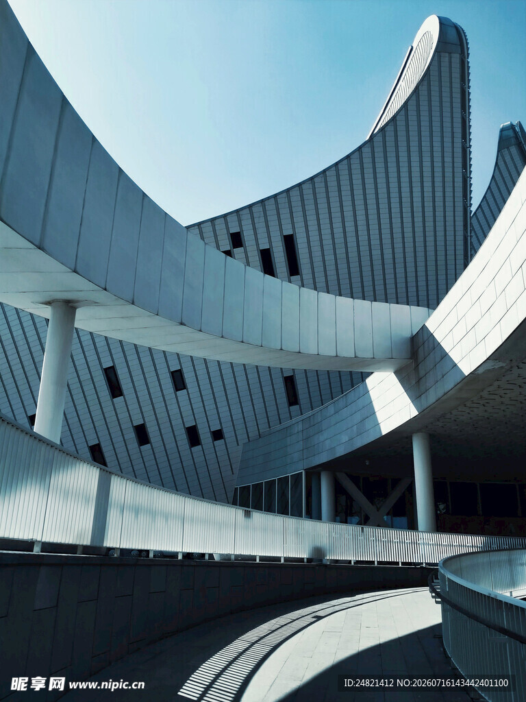 现代风格独特建筑外观