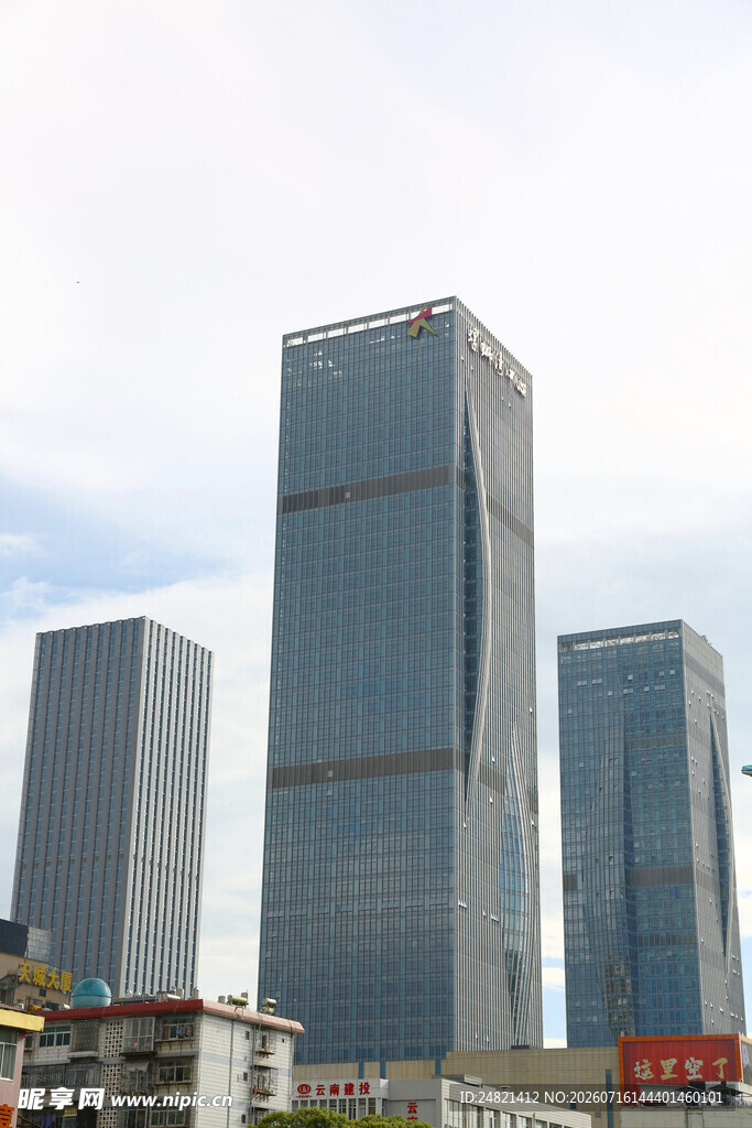 都市摩天大楼建筑群