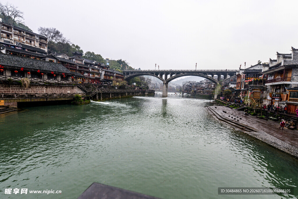 湘西凤凰古城河畔美景