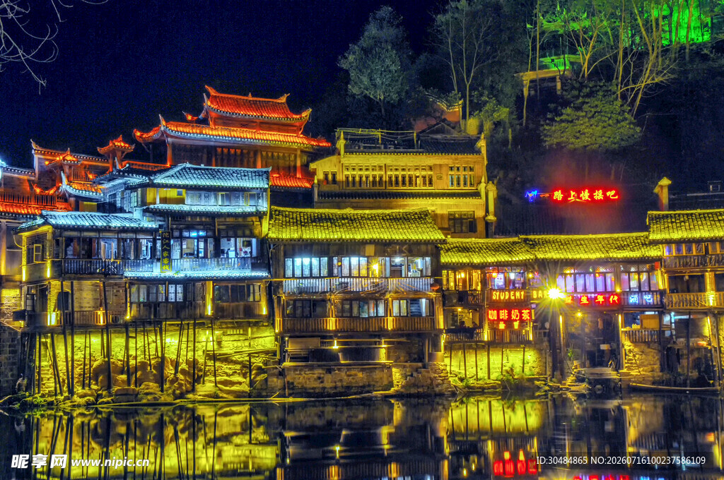 凤凰古城古建夜景