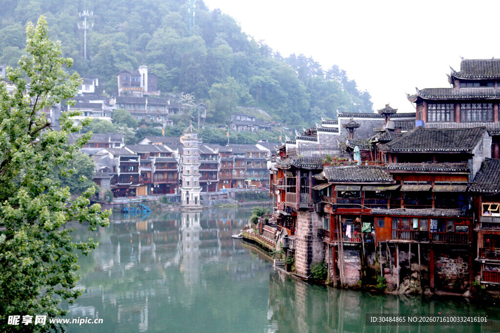 湘西凤凰古城河畔美景