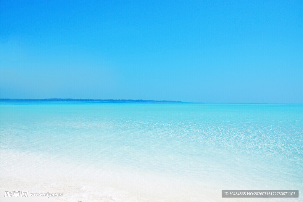 梦幻蓝白海滩美景