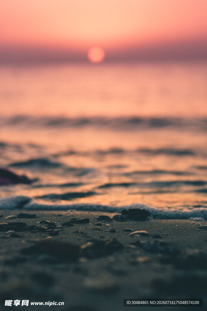 海边日落时分的美丽景象