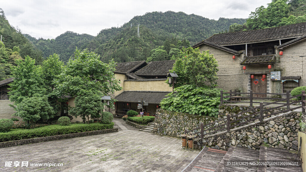 山间古朴民居 自然景致