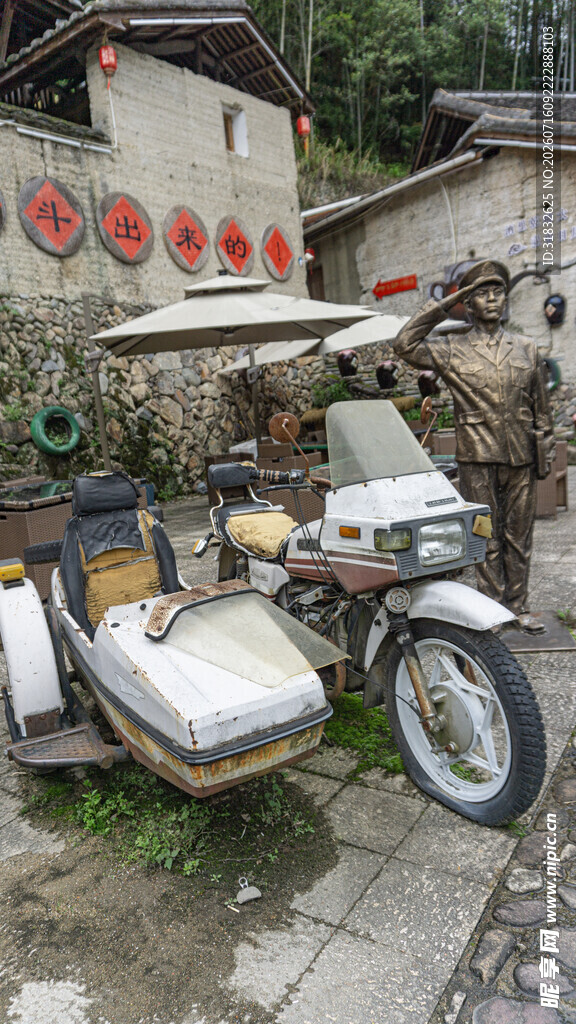 老式三轮摩托车