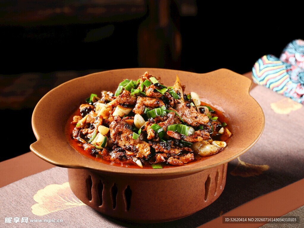 干锅土猪肉