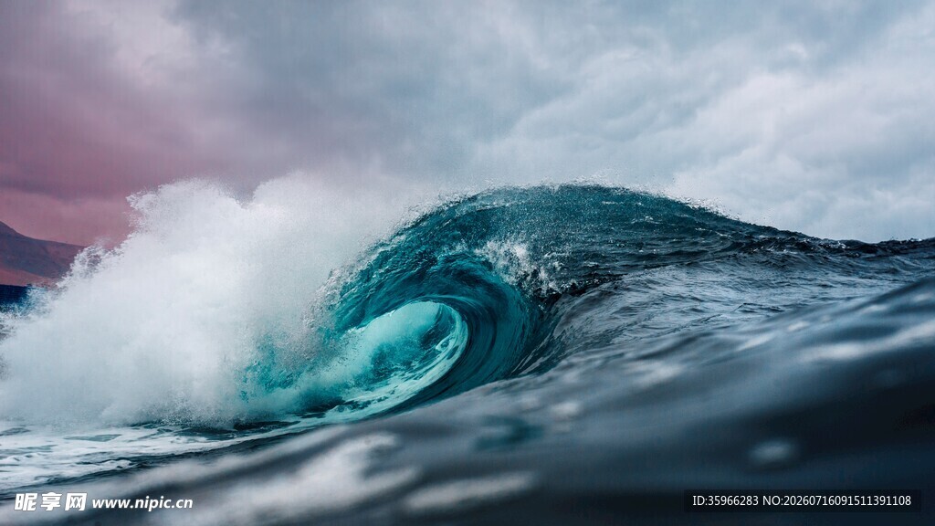 汹涌海浪蓝色海洋奇观