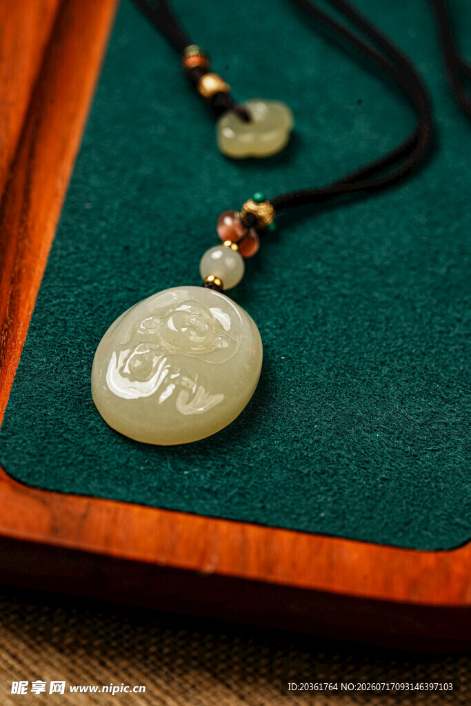 和田玉平安扣吊坠展示