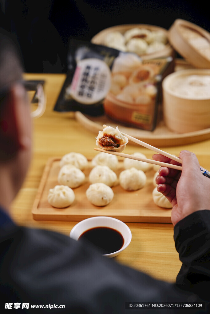 一人享用丰盛中式早餐