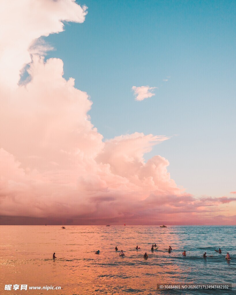 海边夕阳下的浪漫云景
