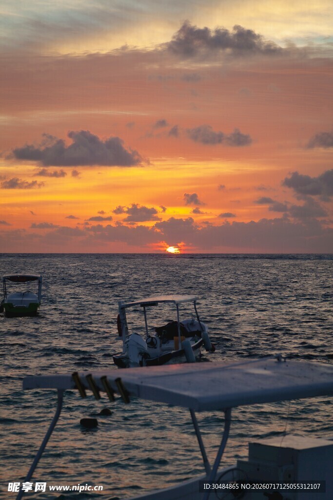 海上日落美景