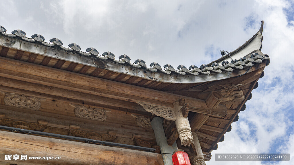 中式古建筑屋檐一角