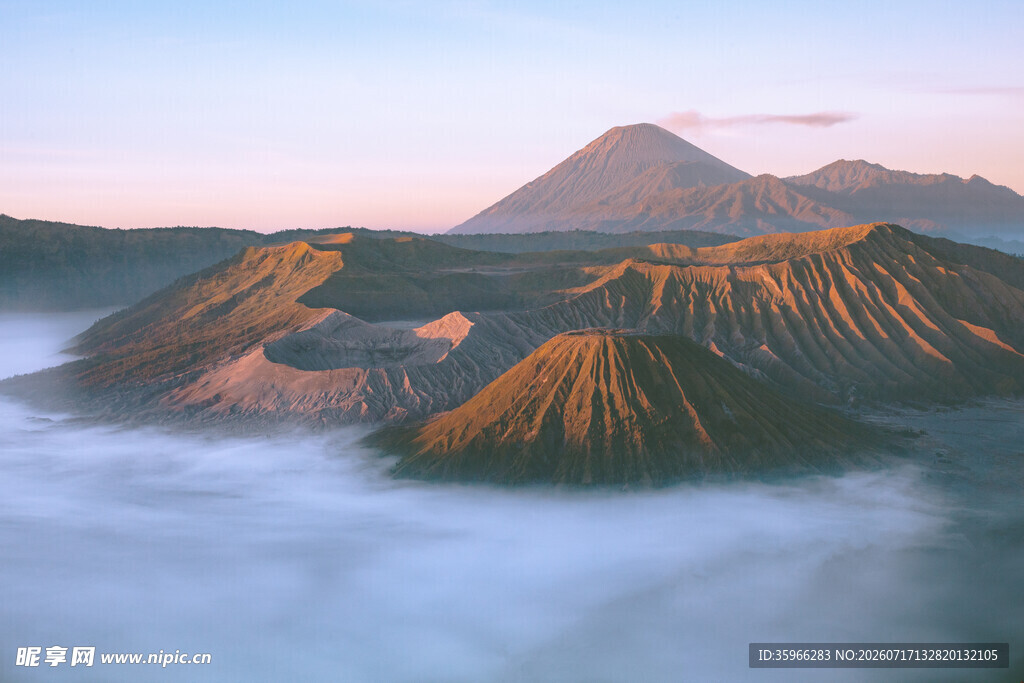 壮丽火山云海景观