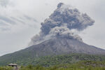 火山喷发壮观景象