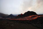 火山熔岩流淌壮观景象