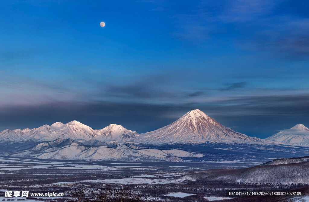勘察加火山冬景