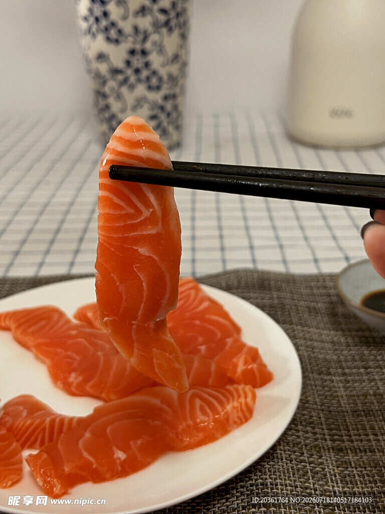 鲜切三文鱼刺身