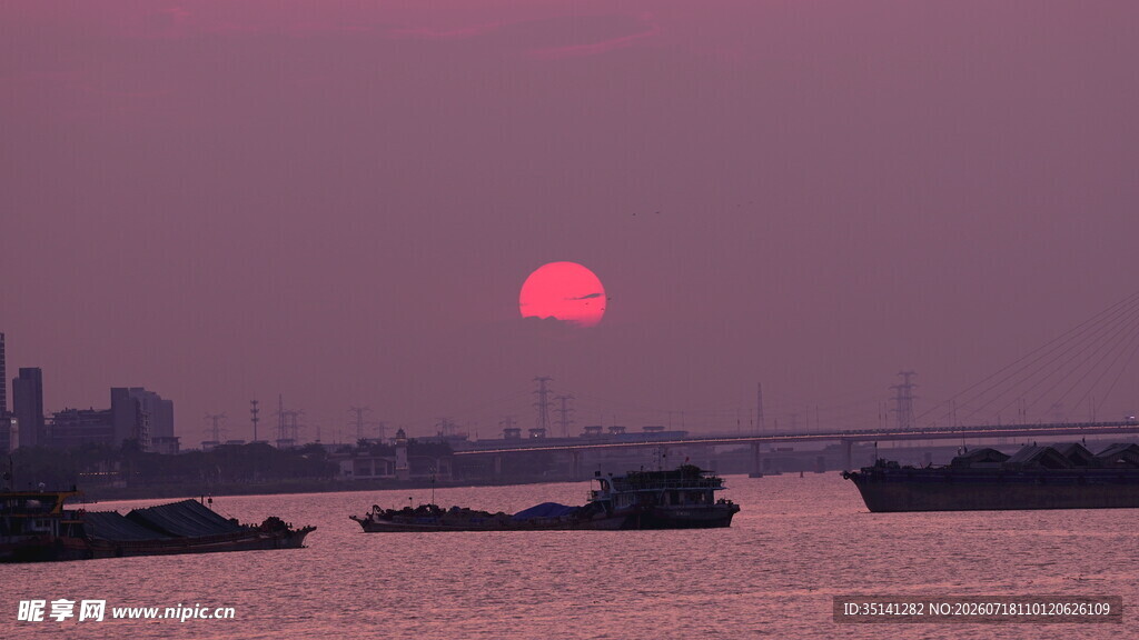 夕阳 三只鸟形成不开心创意